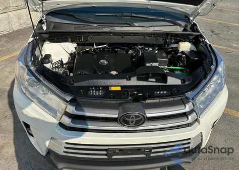 2018 Toyota Highlander Se из США, поврежденный, VIN 5TDJZRFH0JS914081